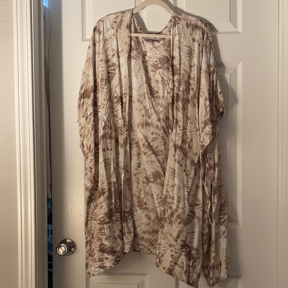 Elegant Brown and Cream Tie-Dye Kimono